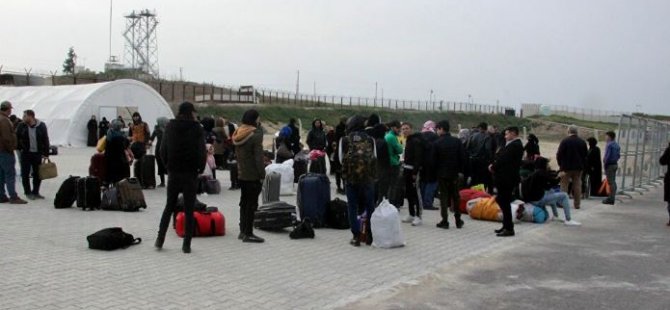 Koronavirüs tedbirleri: Edirne'den Avrupa'ya gitmeye çalışan sığınmacılar sağlık taramasından geçiriliyor