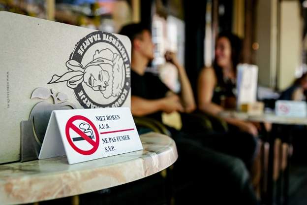 Hollanda'da esrar satışı yapan 'coffeeshop'lar hükümetin izniyle yeniden açılıyor