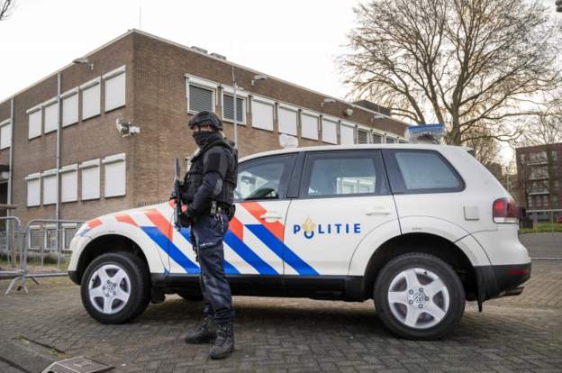 Hollanda’da alkol testini reddedip, 'Koronavirüs taşıyorum' diyerek polislere bağıran ve suratlarına öksüren sürücüye 10 hafta hapis cezası