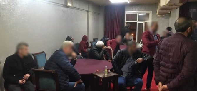 İstanbul'da kahvehanede okey oynayanlar yakalandı
