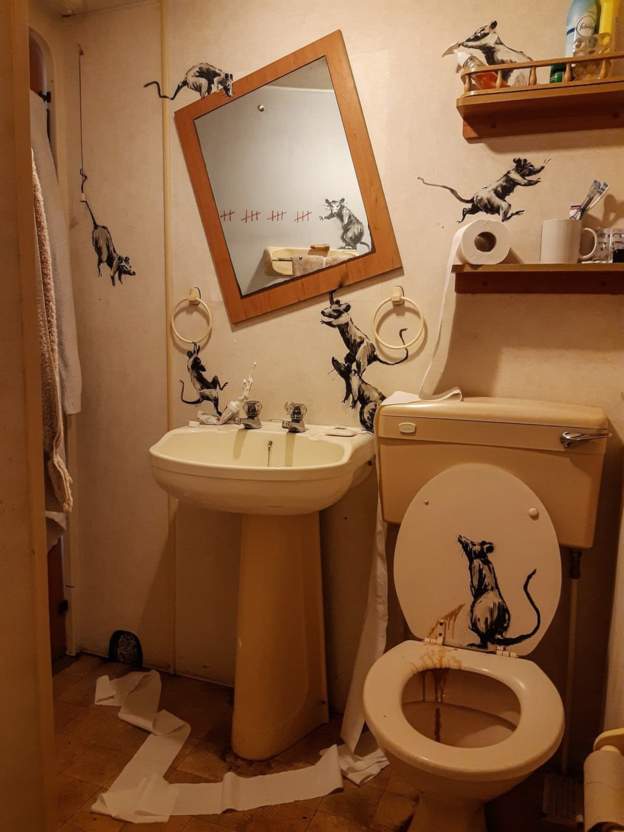 Banksy son eserini evinde yaptı: Banyodaki sıçanlar