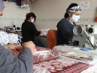 3 kadın ücretsiz maske üretimine başladı