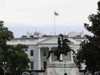 Beyaz Saray’ın önündeki Andrew Jackson heykeli göstericiler tarafından yıkılmak istendi