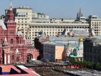 Moskova’da pandemi nedeniyle mayısta düzenlenemeyen Zafer Günü geçidi bugün yapılıyor
