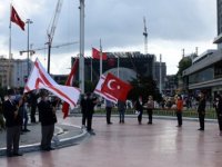 KKTC İstanbul Başkonsolosluğu Tarafından Taksim Cumhuriyet Anıtı'na Çelenk Bırakıldı