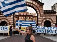 Selanik’te Aşırı Sağcı Göstericiler Türk Bayrakları Yaktı
