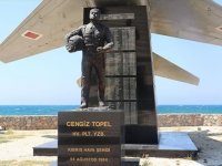 Şehit Pilot Yüzbaşı Cengiz Topel'in Hatıraları KKTC'deki Anıtında Yaşatılıyor
