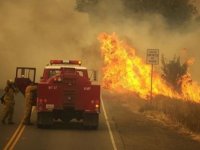 California, Kontrol Altına Alınamayan Yangınlarla Mücadele Ediyor