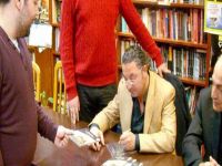 Hasan Çakmak Paris’te kitaplarını imzaladı