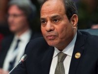Sisi'nin Öğrencilere Kurşun Geçirmez Camdan Konuşma Yapması Alay Konusu Oldu
