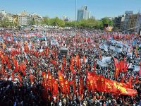 Davutoğlu: Taksim'e gelin ama...