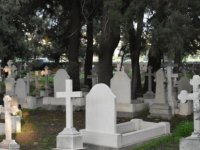 Girne Belediyesi İngiliz Mezarlığını Düzenledi