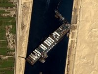 Mısır Süveyş Kanalı'nın Günlerce Kapanmasına Yol Açan Gemiyi Soruşturma Tamamlanana Kadar Alıkoyacak