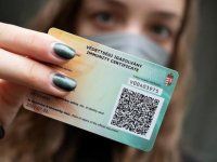 Macaristan'da aşı yaptıranlar, 'bağışıklık kartı' ile restoran, kafe ve sinemalara dönebilecek