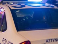 Larnaka’da araç trafiğine kapalı yola girişi izin verilmeyen kişi, tartıştığı polise araçla vurdu