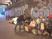 Türk gönüllüler, Berlin sokaklarında yaşayanlara her cumartesi yemek dağıtıyor