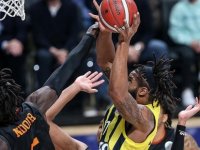 Fenerbahçe Beko-Galatasaray Nef Maçına Tribünlerin Boşaltılması İçin Ara Verildi