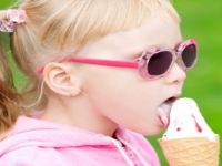 Çocuklarınıza dondurma yedirirken buna dikkat!