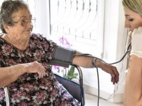 Gönyeli’de ‘Yaşlılara Hizmet Birimi’ yeniden evlerde