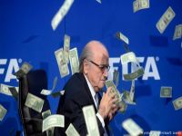 FIFA Başkanı Blatter’a rüşvet protestosu