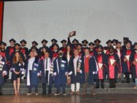 YDÜ Mühendislik Fakültesi mezunları, düzenlenen törenle diplomalarını alarak meslek hayatlarına ilk adımlarını attı