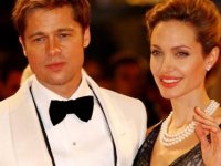 Angelina Jolie’nin avukatları Brad Pitt’e ödül töreninde mahkeme celbi sunmaya çalışmış