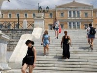 Yunanistan’da Covid-19 hortladı: Her 5 kişiden 1’ine tekrar bulaştı