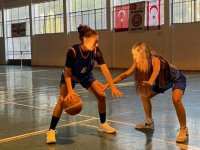 Akdeniz Spor Birliği U17 Kadın Takımı hazırlanıyor