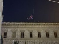 İngiltere İstanbul Başkonsolosluğu'nda bayrak yarıya indi
