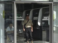 Lübnan'da mudilerin baskınları nedeniyle hizmete 1 hafta ara veren bankalar yarın açılıyor