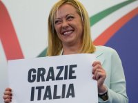İtalya'da seçimi aşırı sağ ittifak kazandı