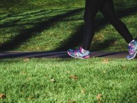 Araştırma: Hızlı yürümek adım saymaktan daha faydalı