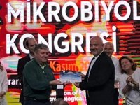 Yakın Doğu Üniversitesi’ne 40’ıncı Uluslararası Türk Mikrobiyoloji Kongresi’nde araştırma ödülü verildi