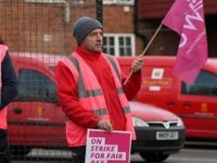 İngiltere’de 70 bin üniversite çalışanı grev başlattı