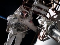 Astronotlardan yeni uzay yürüyüşü: 2'nci güneş paneli takılıyor