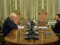 Zelenskiy ile görüşen Boris Johnson: Savaşın bitmesi dünya için çok önemli…