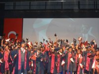 Yakın Doğu Üniversitesi’nin 2022-2023 güz dönemi mezunları diplomalarını aldı