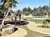 Girne Belediyesi Park Bahçeler Birimi Çocuk Parkları ve Yeşil Alanlarda Bakım ve Temizlik Çalışmalarını Sürdürüyor