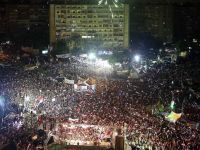 Darbe karşıtları Kahire'de tek vücut oldu