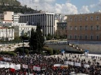 Tren kazasına öfkenin büyüdüğü Yunanistan’da büyük grev