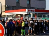 Fransa’da grevler akaryakıt sıkıntısına yol açıyor