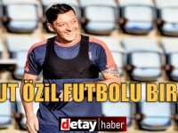 Mesut Özil futbol kariyerine nokta koydu