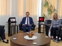 Dışişleri Bakanı Ertuğruloğlu, Karel ve Beren’i kutladı