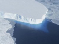 Araştırma: Eriyen Antarktika buzu akıntılara etkisi nedeniyle de tehdit oluşturuyor