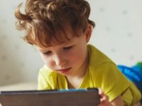 Uzman uyardı: Altı yaş altındaki çocuklara tablet ve telefon zararlı