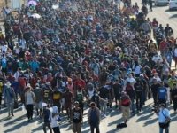 Meksika’da terk edilmiş kamyondan onlarca göçmen çıktı