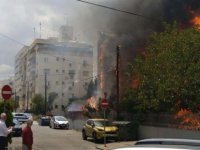 Güney Lefkoşa'daki binada büyük yangın!