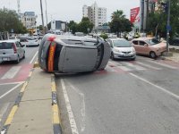 Lefkoşa'da Hastane önünde araç takla attı