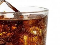 Bilim insanları açıkladı: Şekersiz diye satılan gazlı içecekler 1 saatte vücuda nasıl etki ediyor