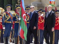 Erdoğan, Azerbaycan Cumhurbaşkanı Aliyev tarafından resmi törenle karşılandı